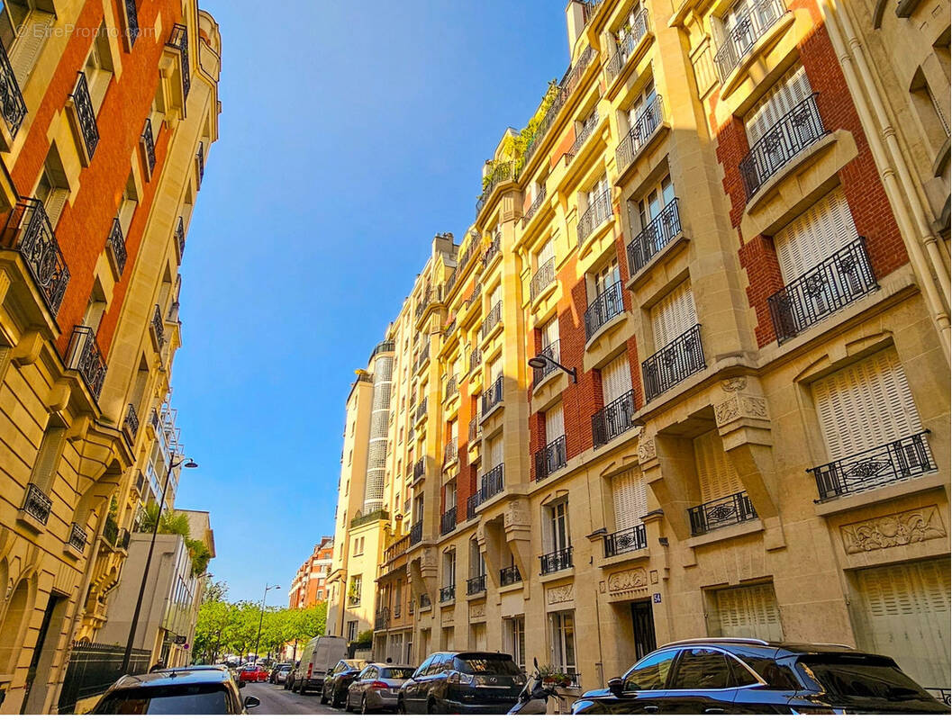 Appartement à PARIS-16E