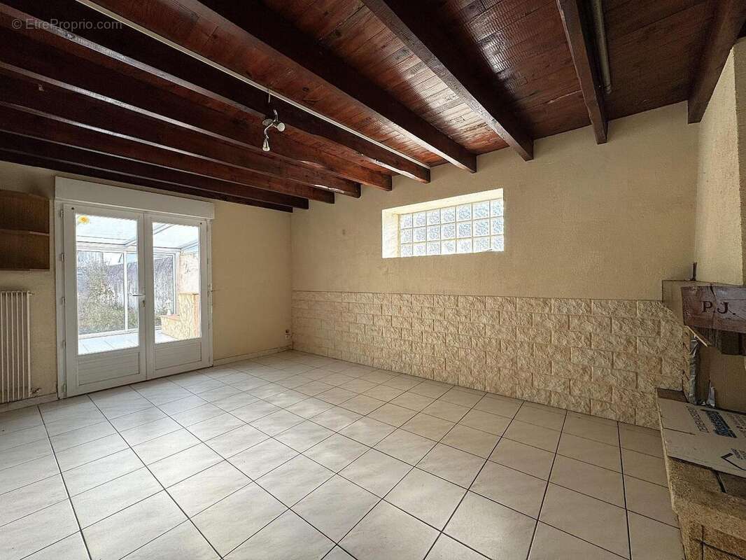   - Maison à THOUARS