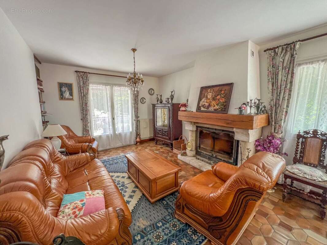 Maison à LE MESNIL-SAINT-DENIS