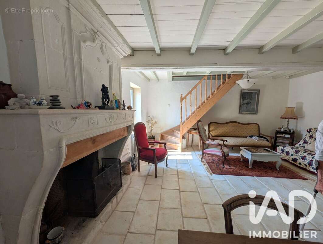 Maison 122 m² à Saint-Dizant-Du-Gua  - photo 9