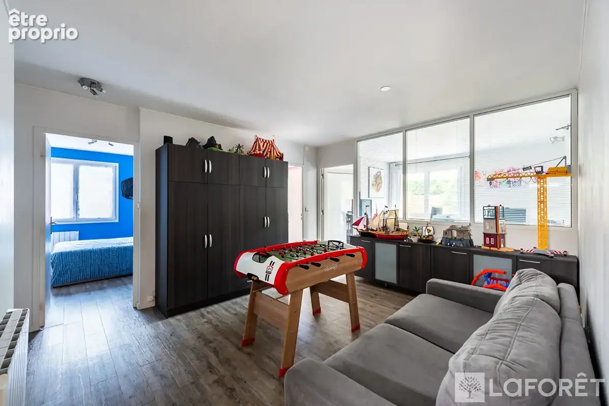 Appartement en rez-de-jardin de 157 m2 - métro Cuire - photo 8