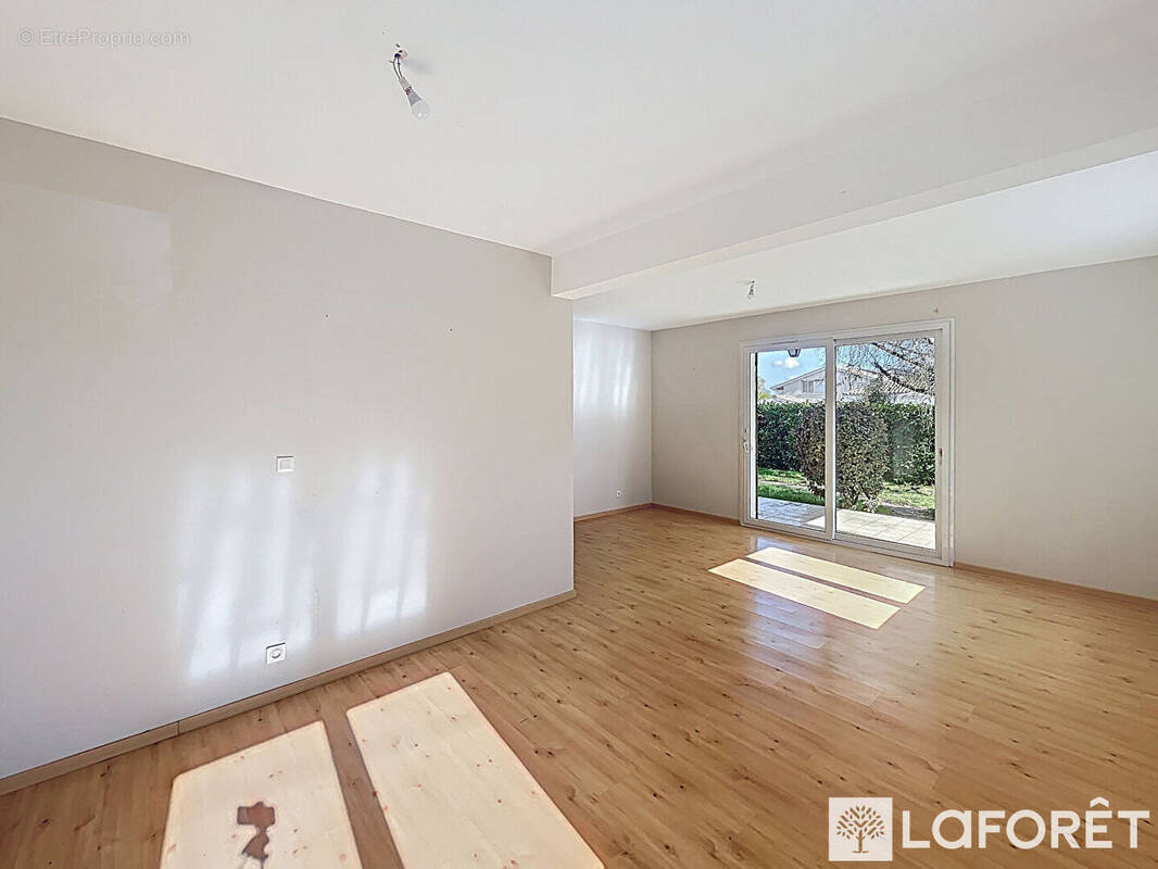 Maison à SAINT-SULPICE-ET-CAMEYRAC