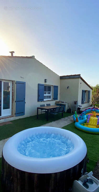 Maison à LE CASTELLET