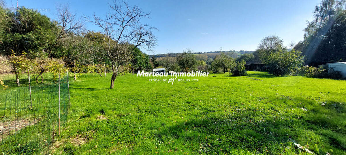 Terrain à SAINT-MARTIN-DES-MONTS