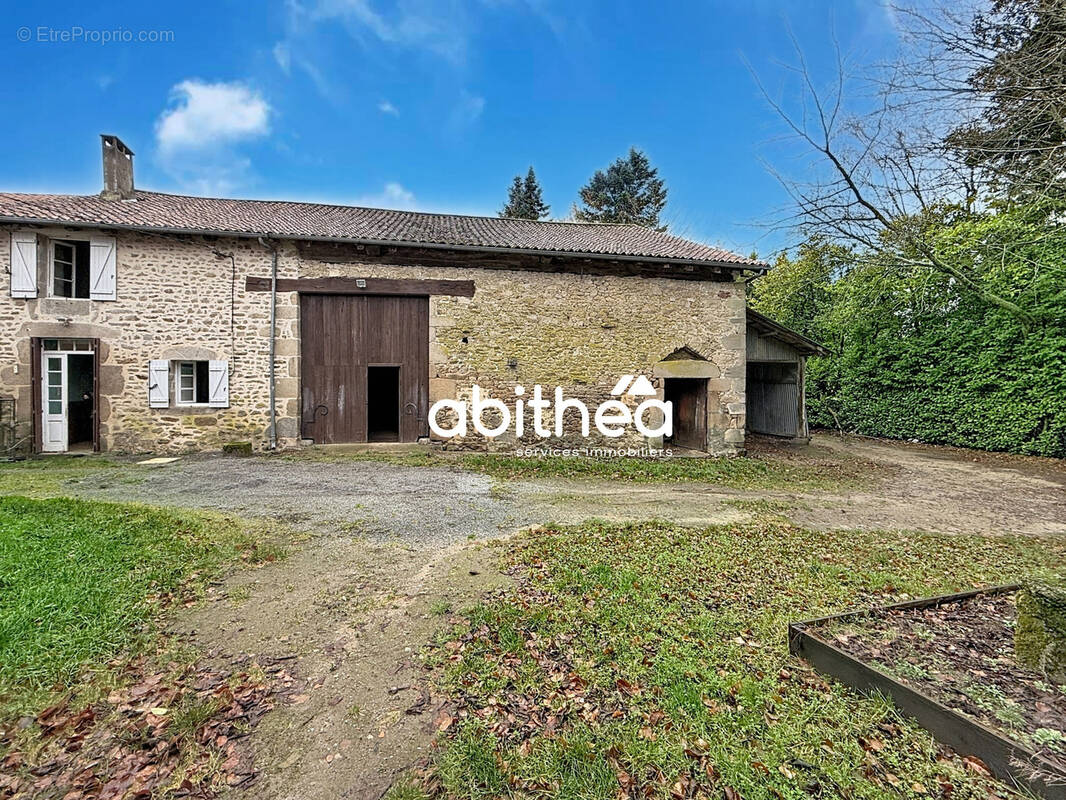 Maison à LA CHAPELLE-MONTBRANDEIX