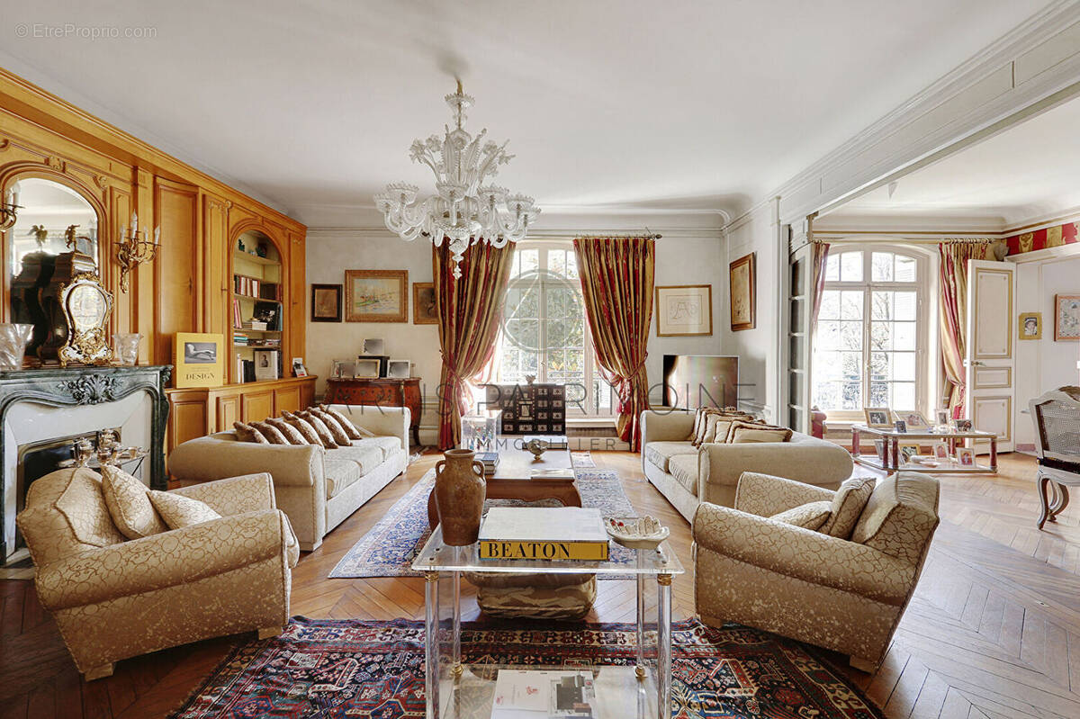 Appartement à PARIS-16E