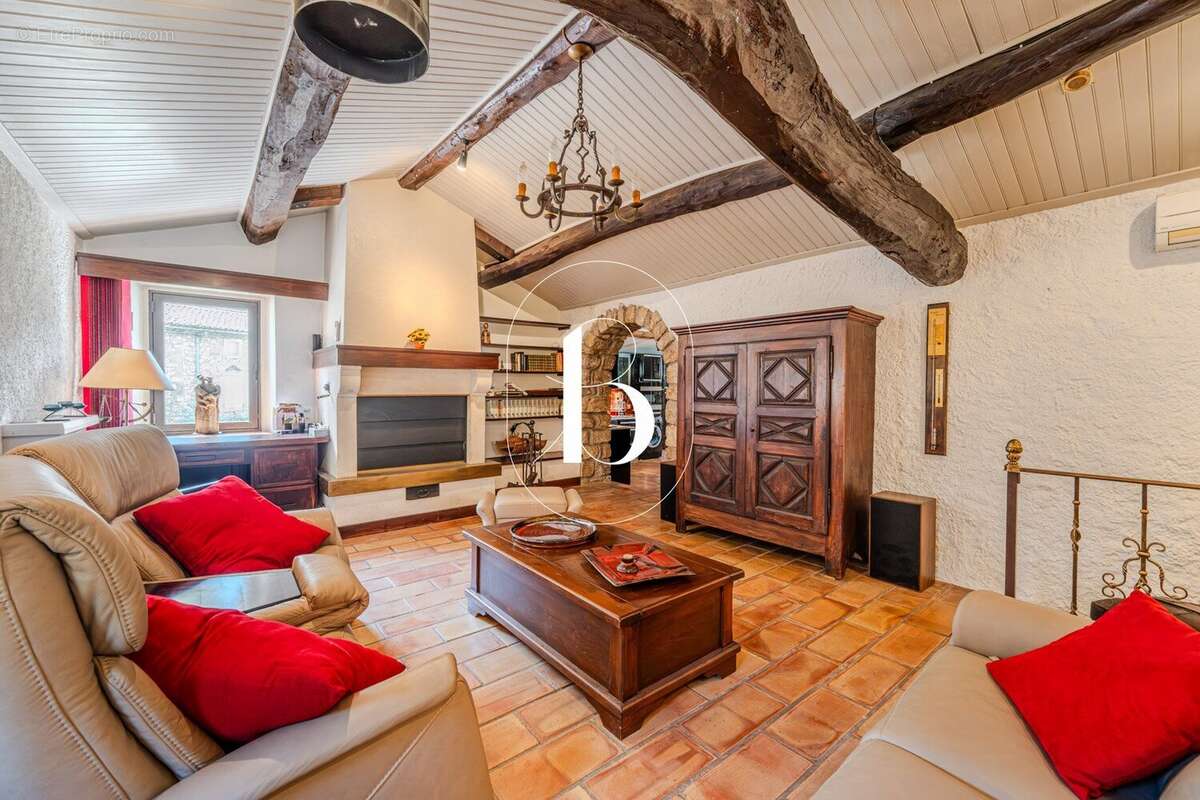 Charme et caractère pour cet ensemble immobilier d'exception... - photo 8