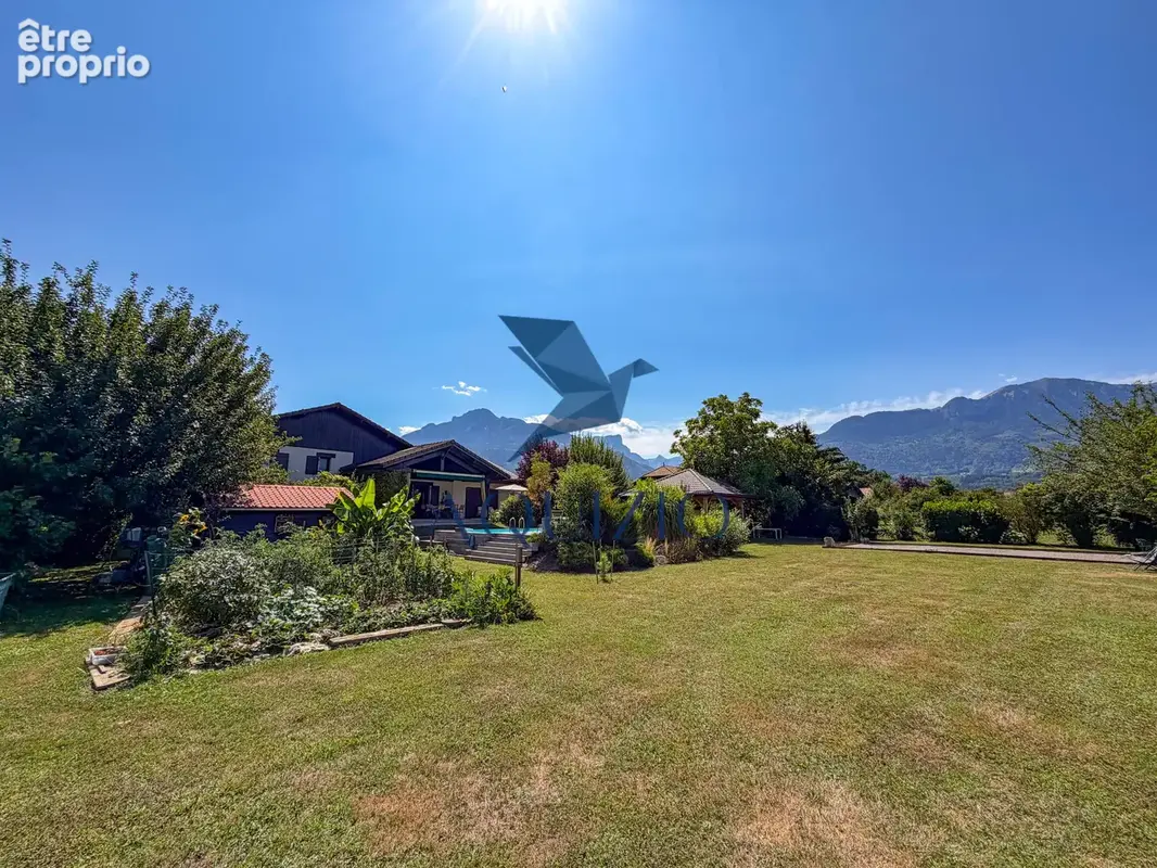 Propriété familiale de 173 m2   Plus de 2 200 m2 de terrain plat, piscine et vue montagnes - photo 17