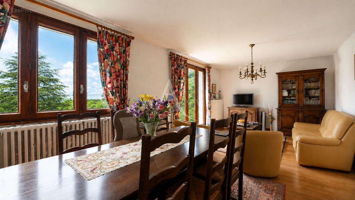 Maison à COLLONGES-SOUS-SALEVE