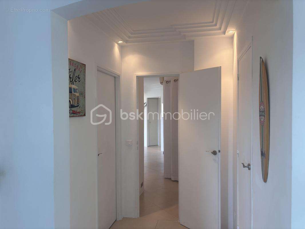Port cogolin - appartement de standing avec jardin privatif et accès marina - photo 11