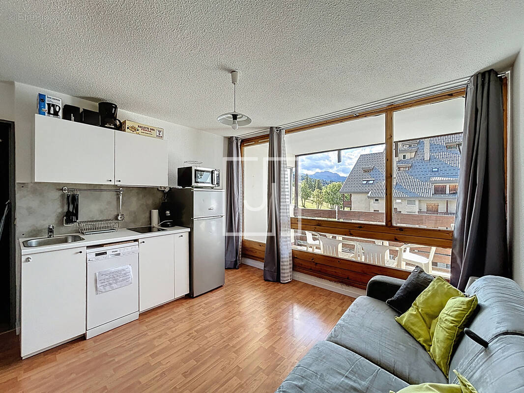 Appartement à ENCHASTRAYES