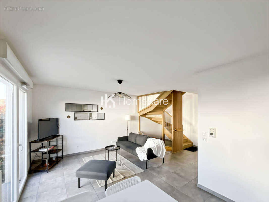 Maison à LA SALVETAT-SAINT-GILLES