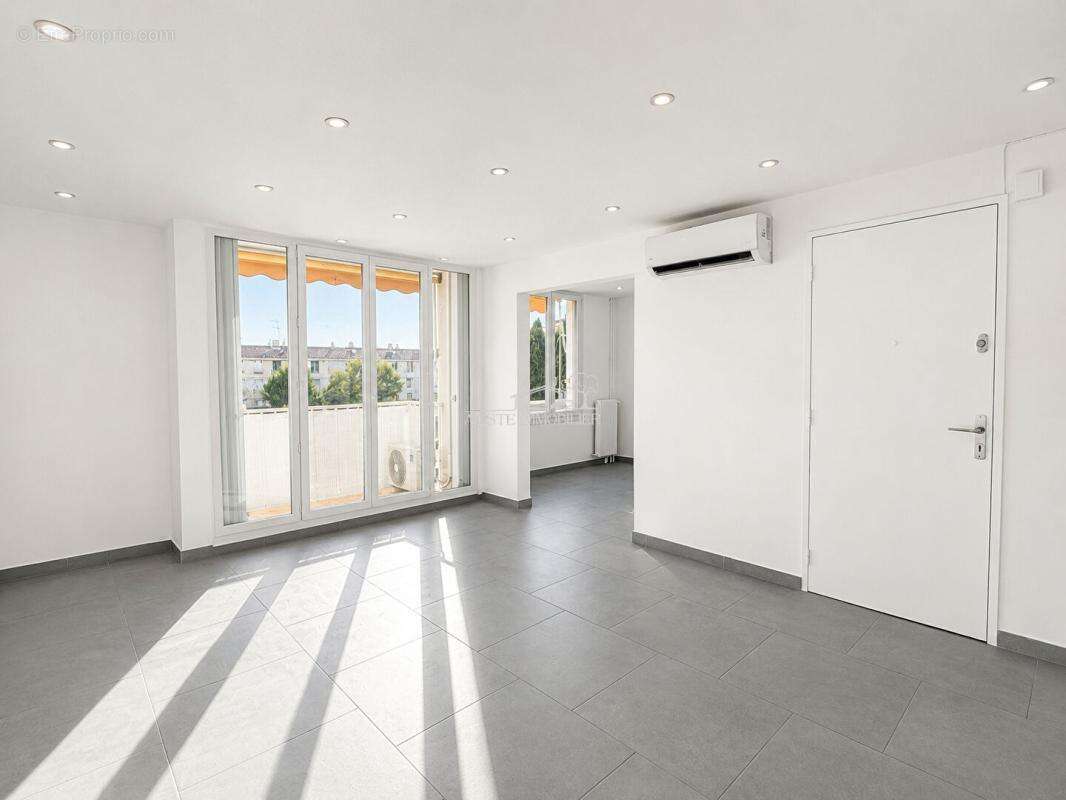 VITROLLES ? Secteur recherché du Rocher ? Appartement T4 rénové avec vue dégagée - photo 3