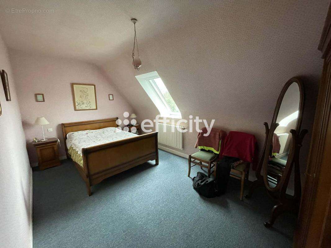 Maison à SAINT-HERNIN