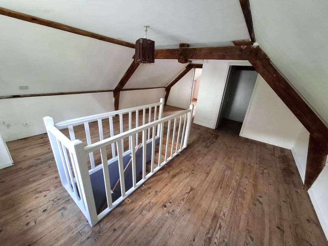 Maison à CUISE-LA-MOTTE