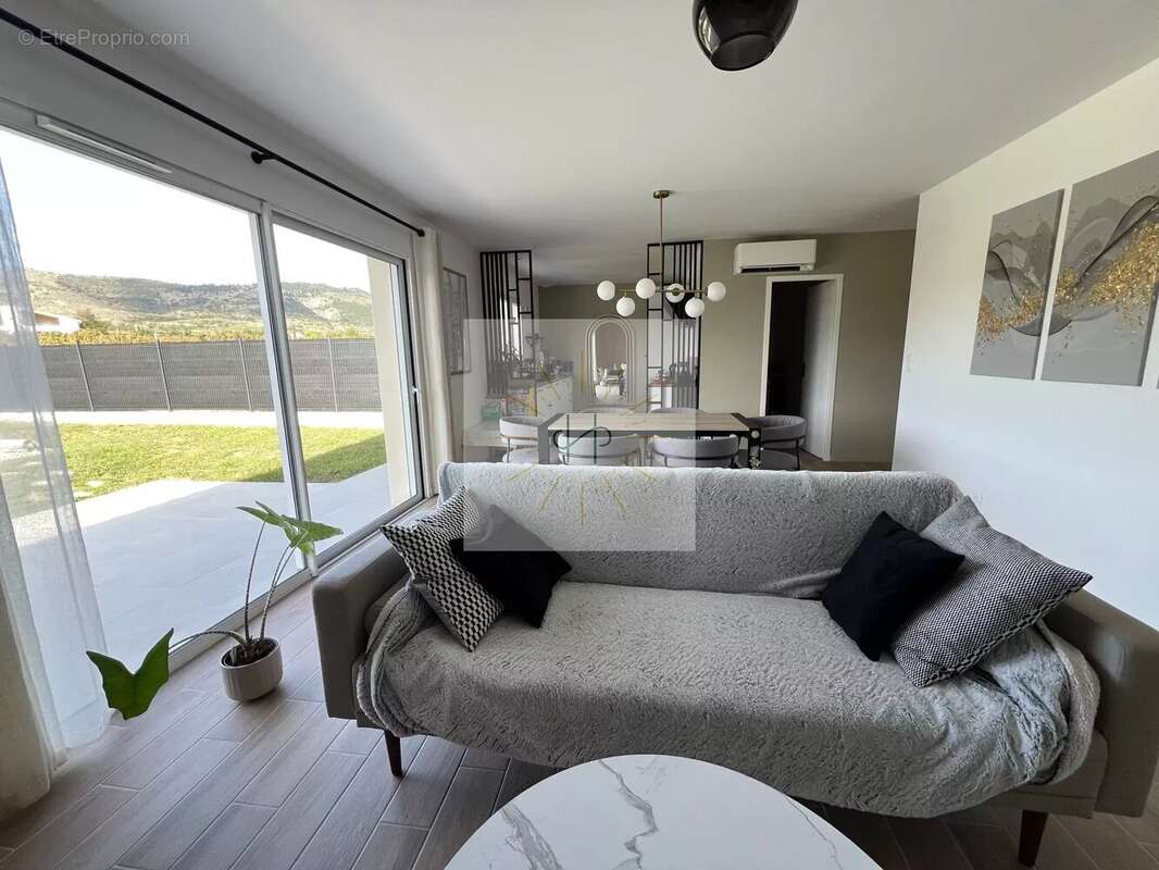 Maison à ALBA-LA-ROMAINE