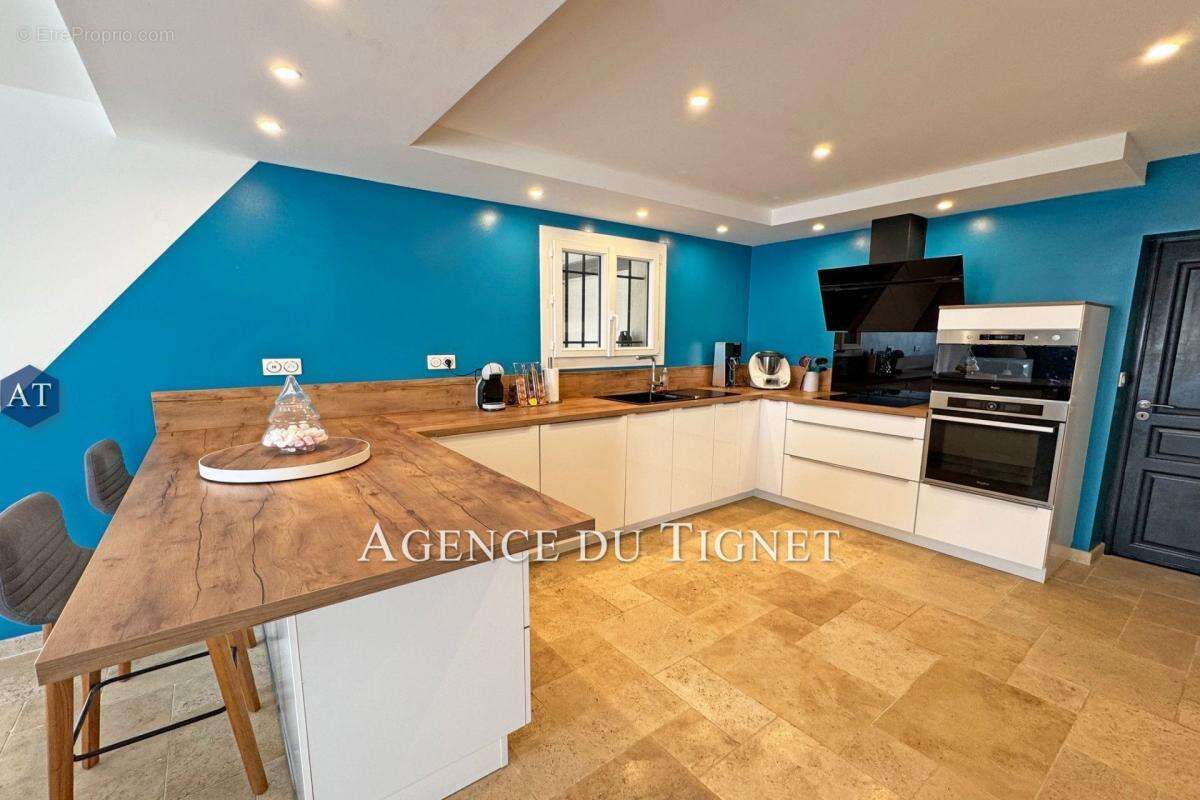 Maison à SAINT-CEZAIRE-SUR-SIAGNE