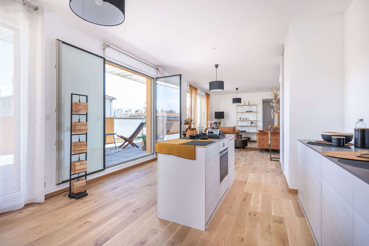 Appartement à TASSIN-LA-DEMI-LUNE