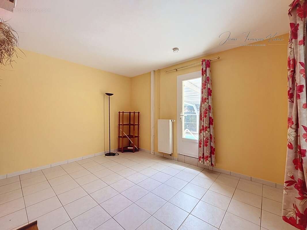 Bouchet – Maison de plain-pied avec piscine chauffée, spa et 2 garages - photo 9