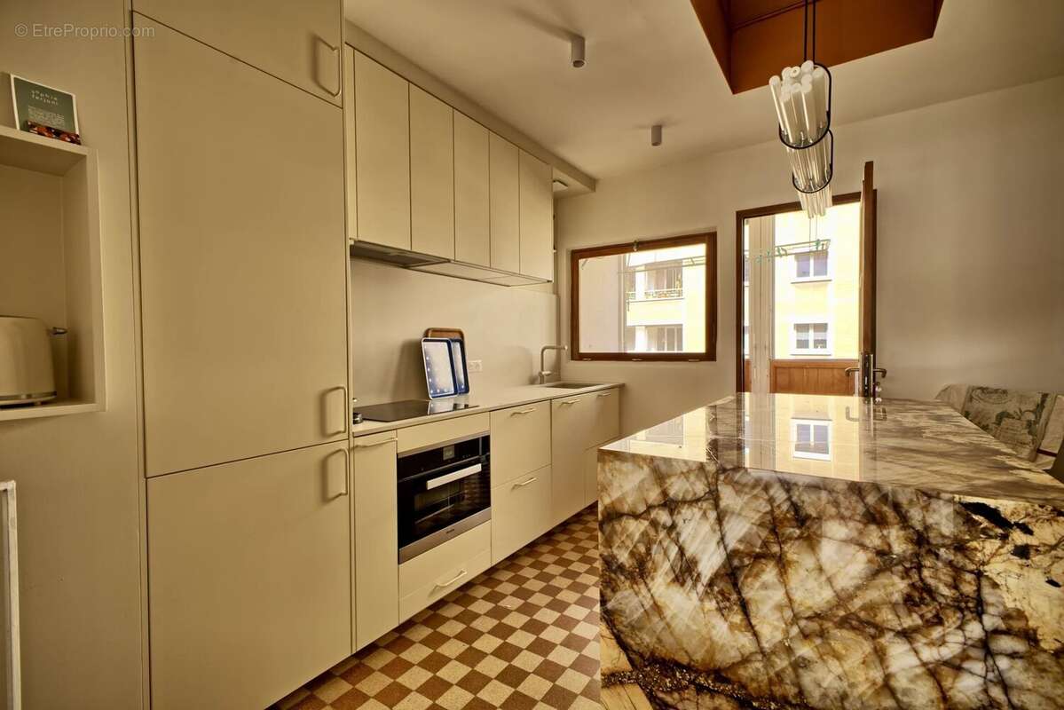 Appartement à MARSEILLE-2E