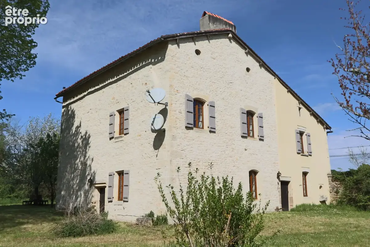« Logis » historique datant du XVIIème siècle. - photo 4