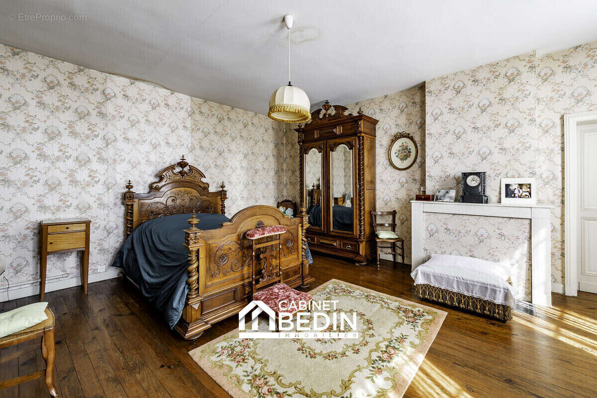 Maison 184 m² à Saint-Medard-De-Guizieres  - photo 5
