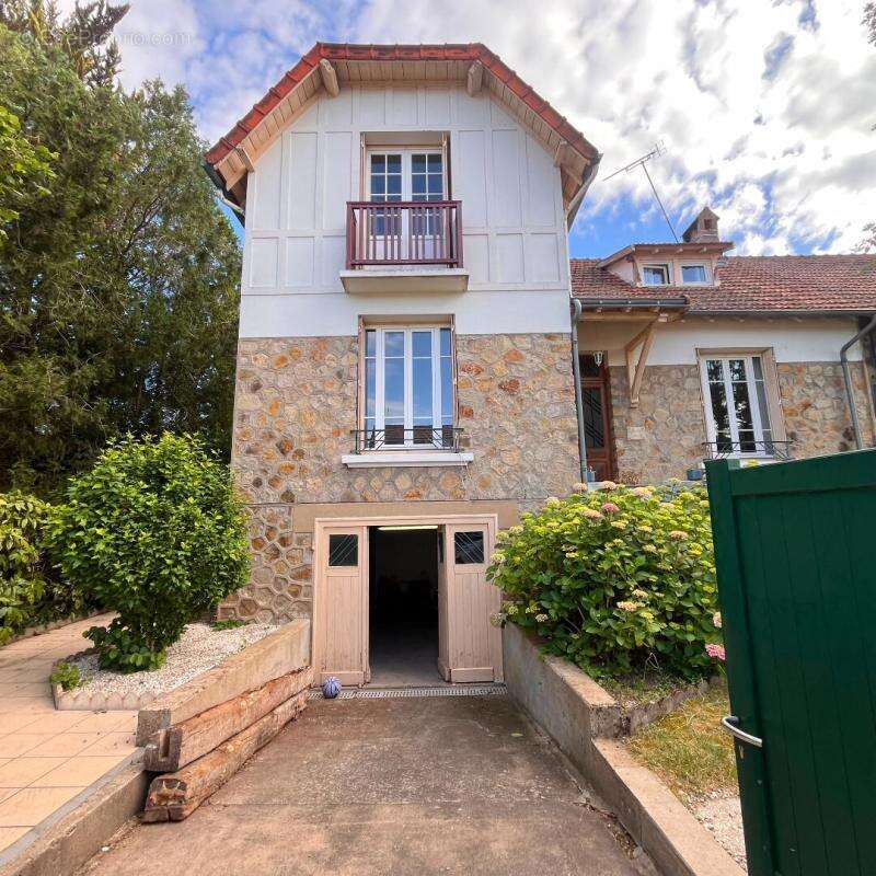 Maison à YZEURE