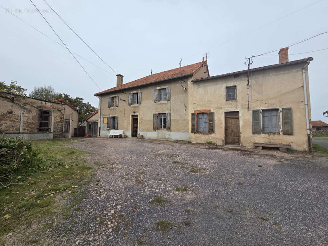 Maison à SAINT-PIERRE-LAVAL