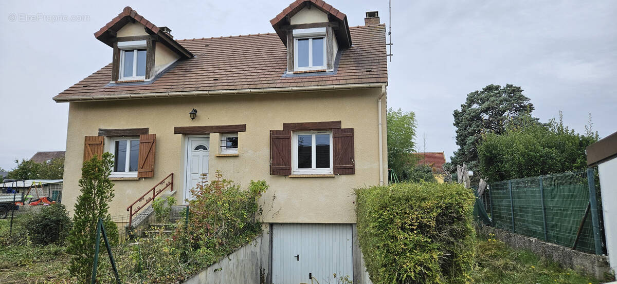 Maison à CERNY
