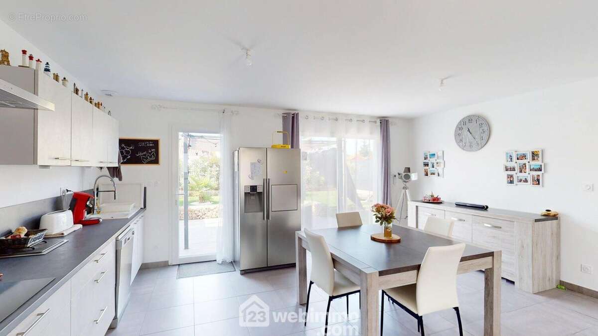 Pièce de vie lumineuse avec cuisine américaine - Maison à SAINT-VINCENT-SUR-JARD