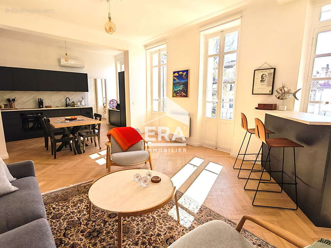 Appartement à MARSEILLE-5E
