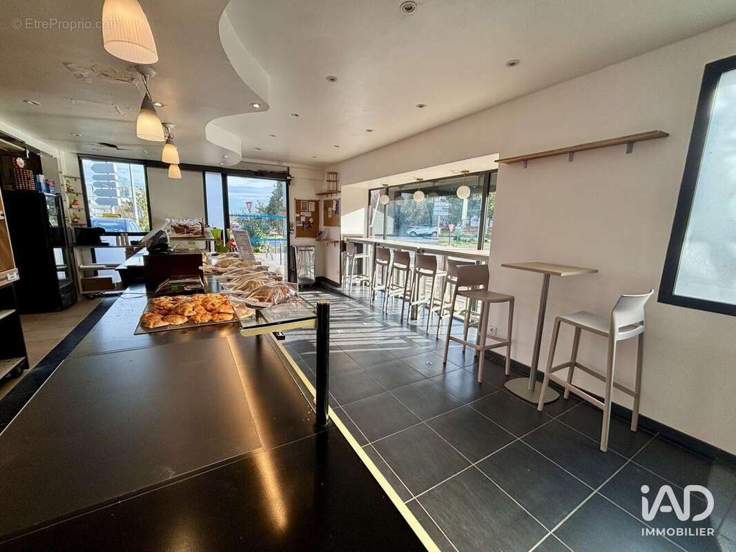 Photo 3 - Commerce à CENON