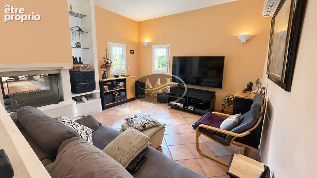 Maison familiale 151 m2   Terrain arboré de 945 m2   Grande piscine à débordement   Martigues Jonquières - photo 7