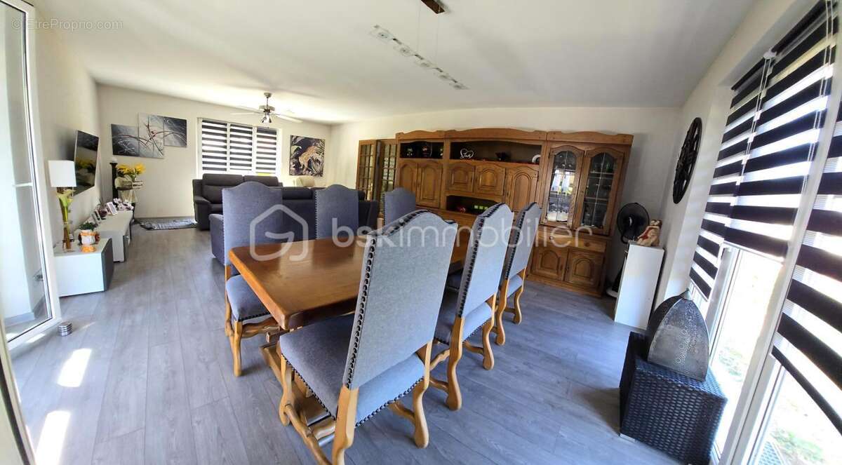  Un cadre de vie idéal : maison de plain-pied avec vaste séjour et  grande terrasse sous pergola à Levoncourt - photo 7