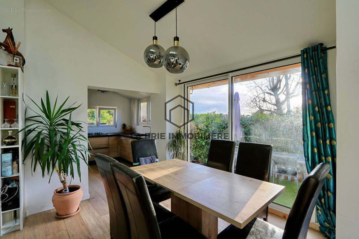 Maison à BOUSSY-SAINT-ANTOINE