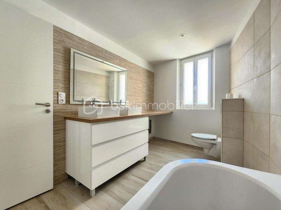 Maison de village T5 de 130 m² – Rénovation intégrale (DPE A) – Extérieur sans vis-à-vis et stationnements privatifs - photo 13