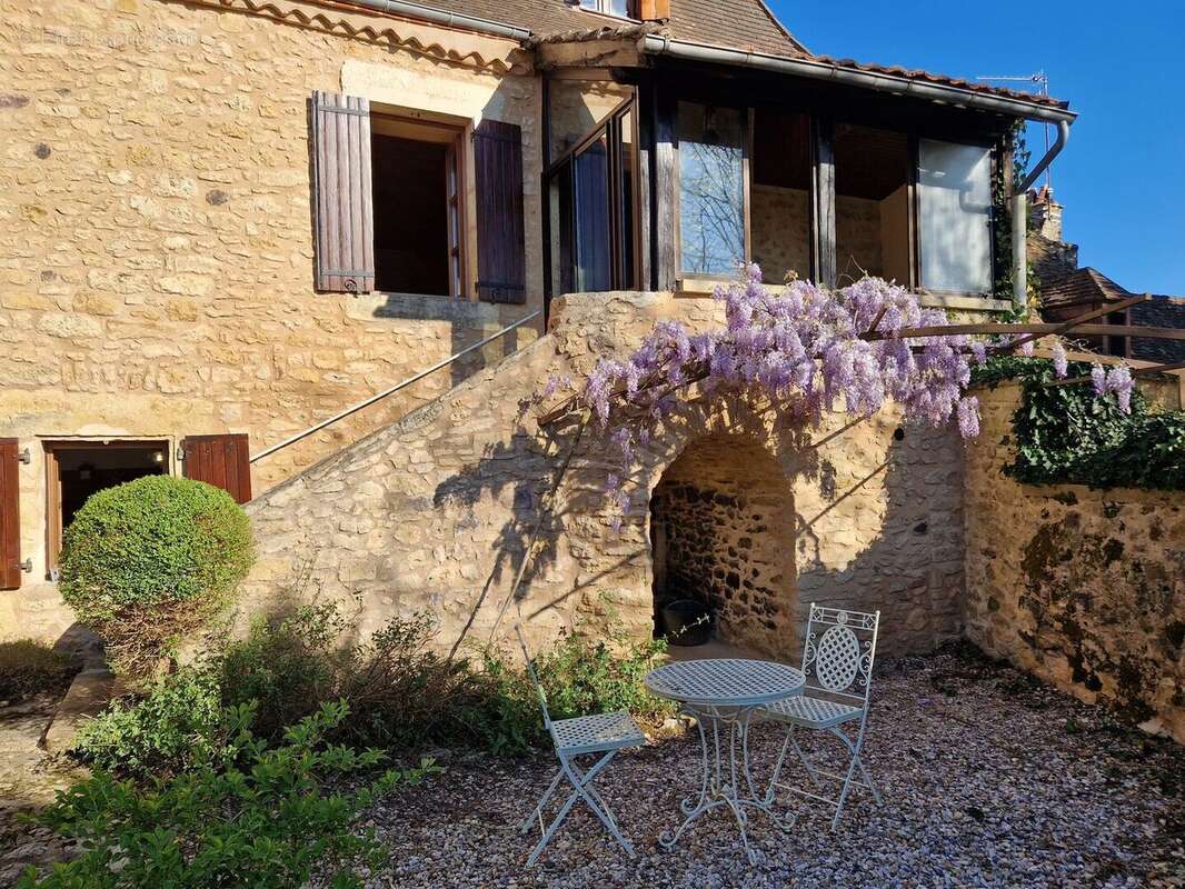 Maison de caractère en pierres avec jardin et dépendance - photo 8