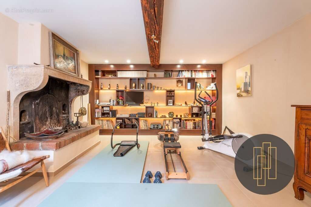 Proche VILLEFRANCHE  propriété de 250 m2 sur un parc de 2 600 m2 - photo 4