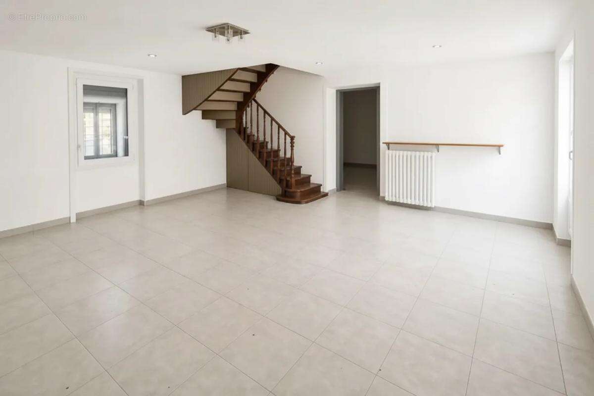 Maison de 8 pièces de 240 m² à Aureilhan - photo 2