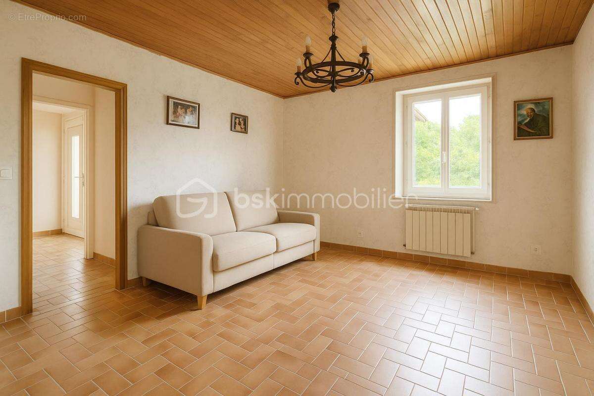 Maison à SAINT-HILAIRE-DU-ROSIER