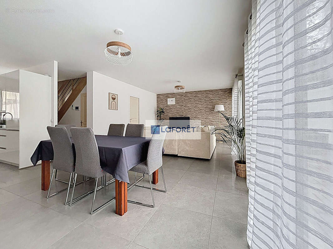 Maison à SARTROUVILLE