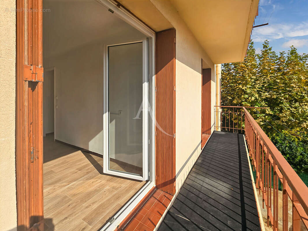 À vendre de 77 m² Allauch La Pounche (13190)  Appartement T4 avec garage, cave et balcons - photo 11