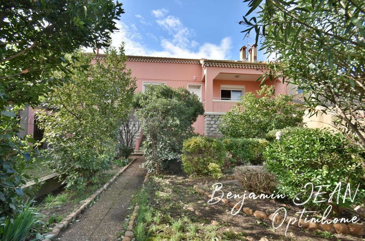 SÉRIGNAN – Ensemble immobilier rare en cœur de ville - photo 3