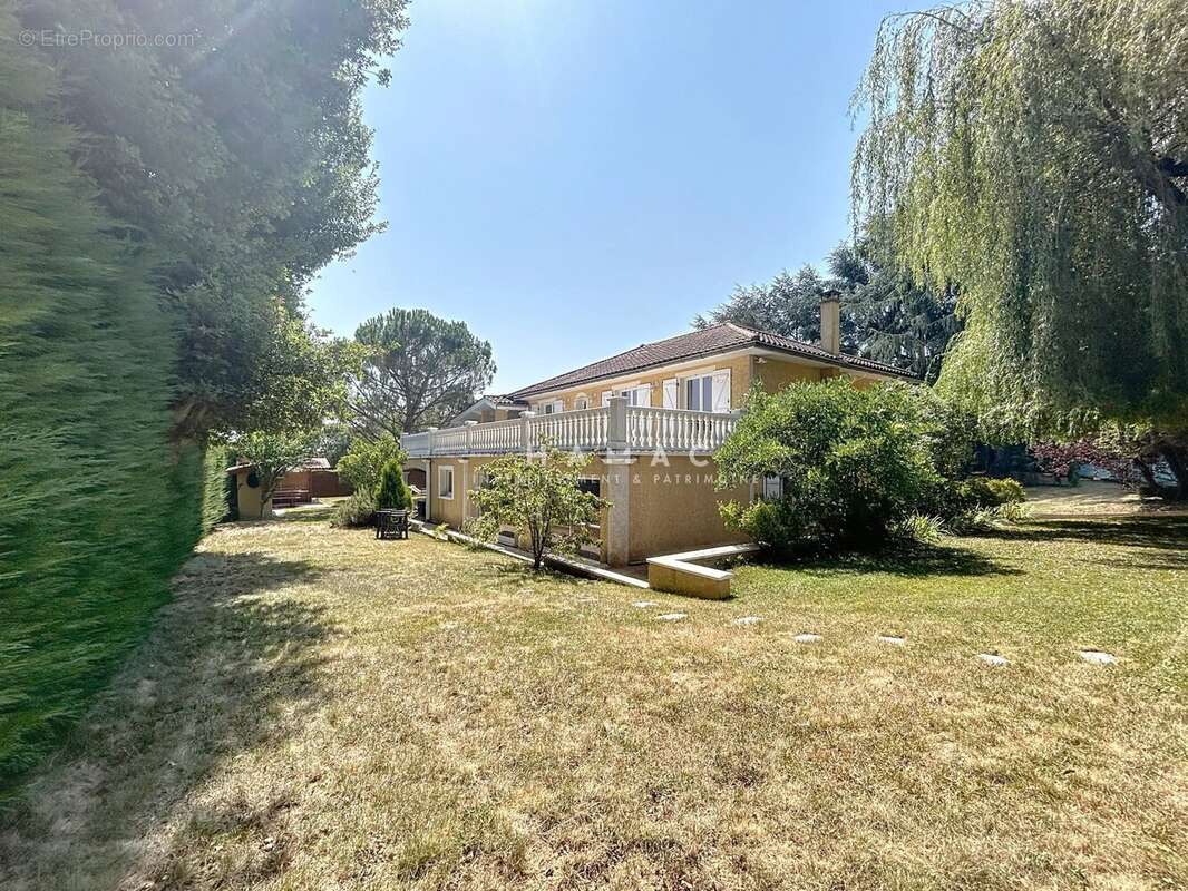 Maison à LA TOUR-DE-SALVAGNY