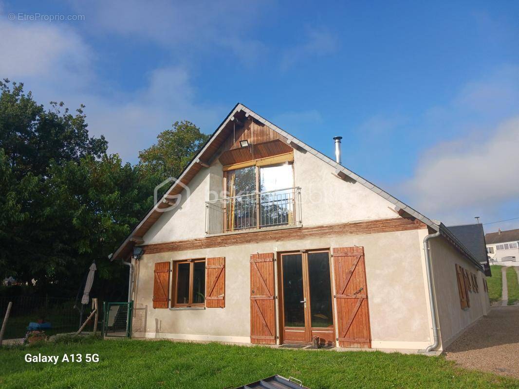 Maison à VILLAINES-LES-ROCHERS