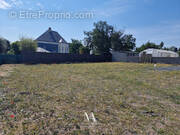 Terrain à LES PONTS-DE-CE