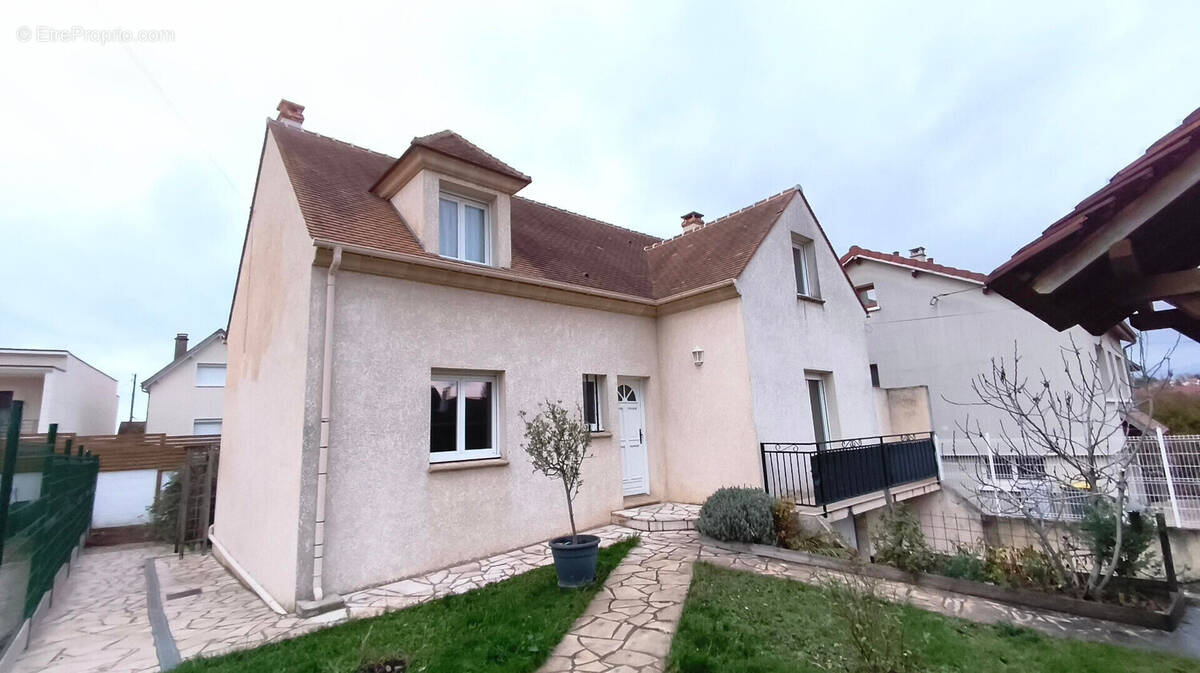 Maison à VIGNEUX-SUR-SEINE