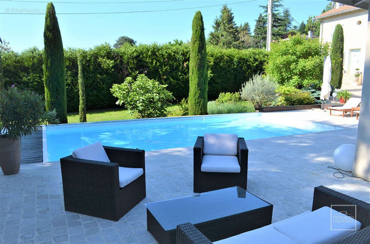 SAINT DIDIER AU MONT D'OR, Maison ancienne de charme d'environ 250m² avec piscine - photo 3