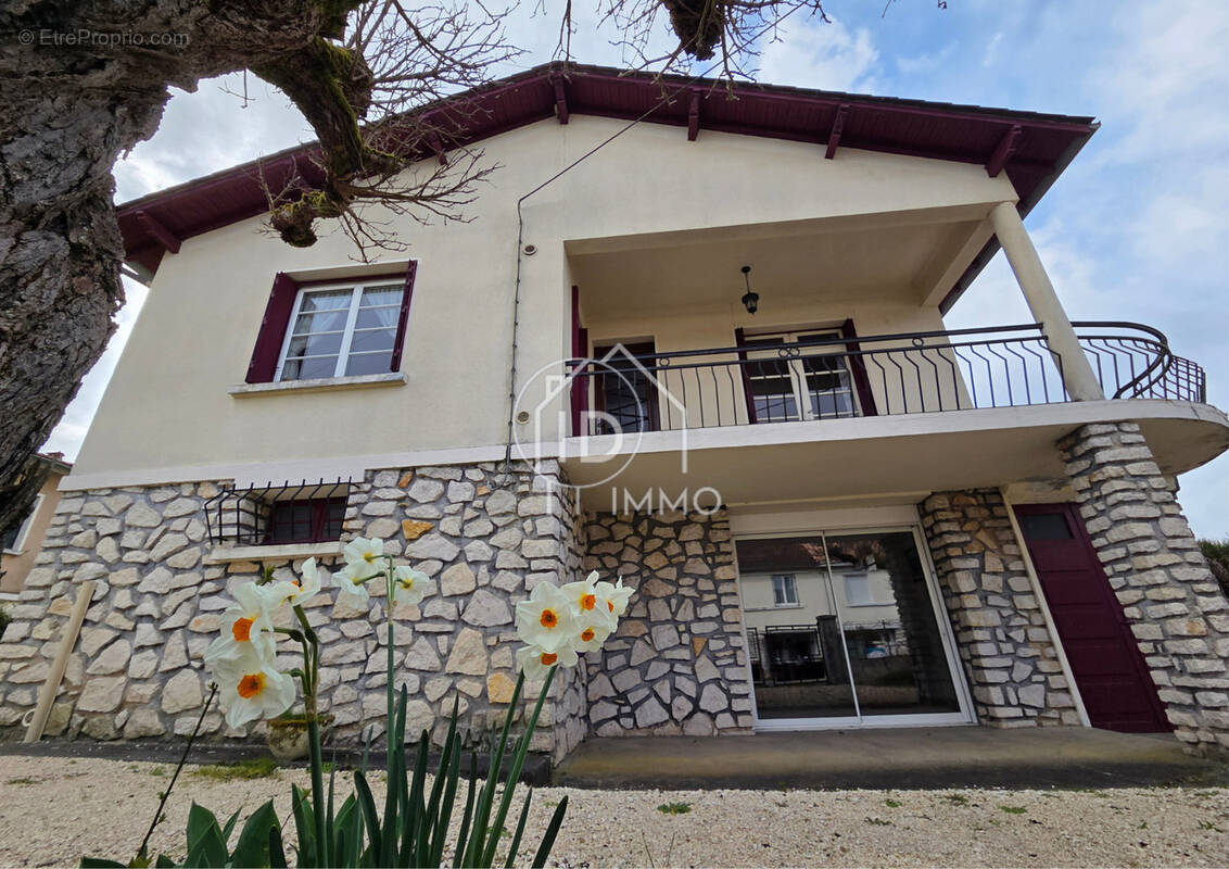 Maison à MONTPON-MENESTEROL