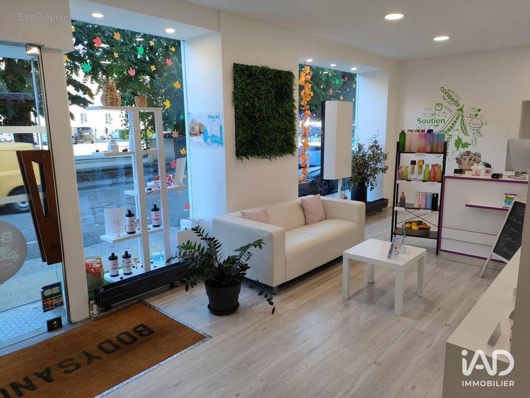 Photo 1 - Commerce à LONS-LE-SAUNIER